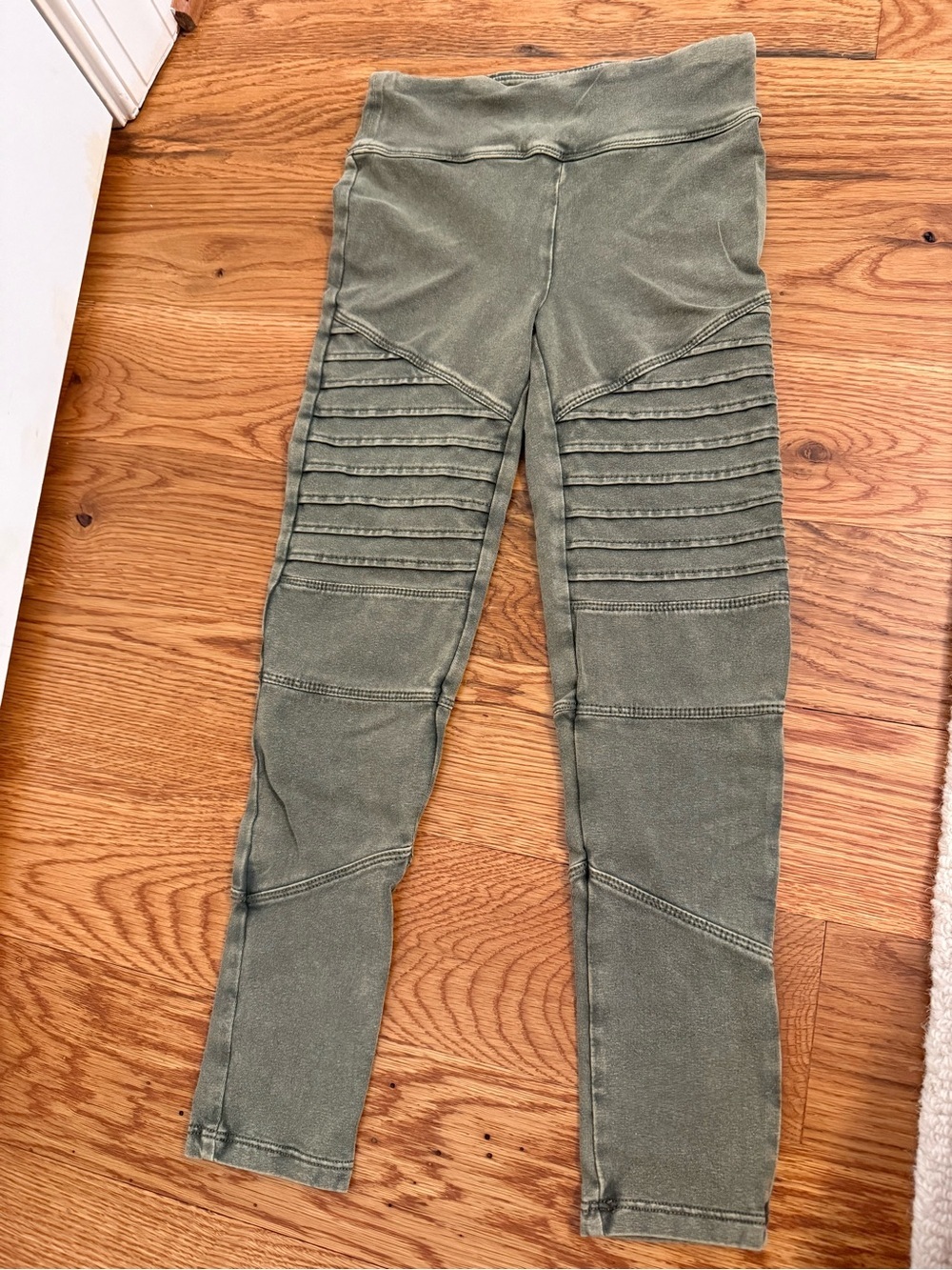 Tucker & Tate Girl’s Olive Green Moto Leggings size Small (7/8)